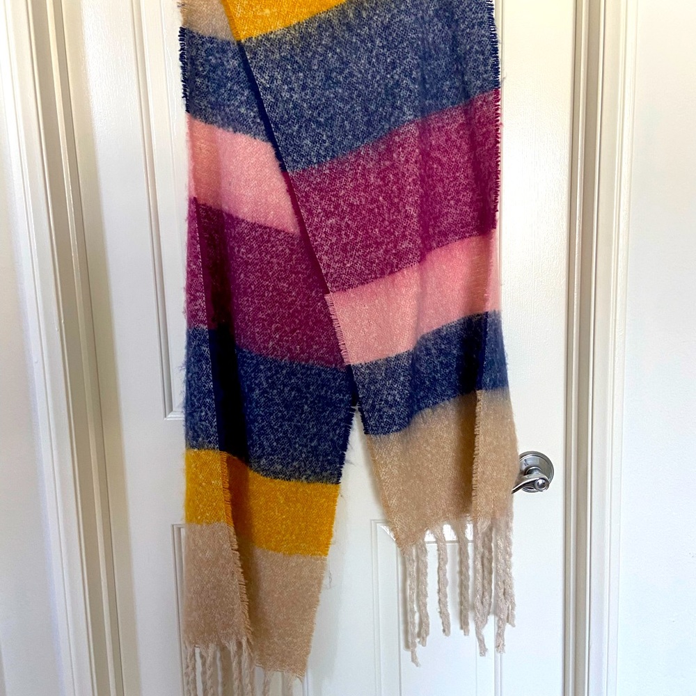 🚨WARNING: EXTRA WARM SCARF!!!!!🚨